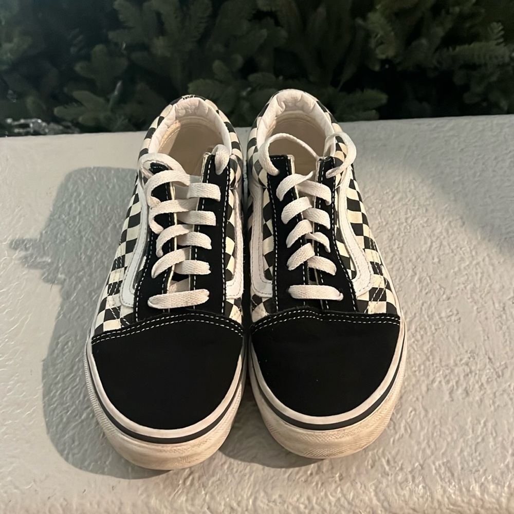 Vans Old Skool Low Tops Black and White Checkered Size 4